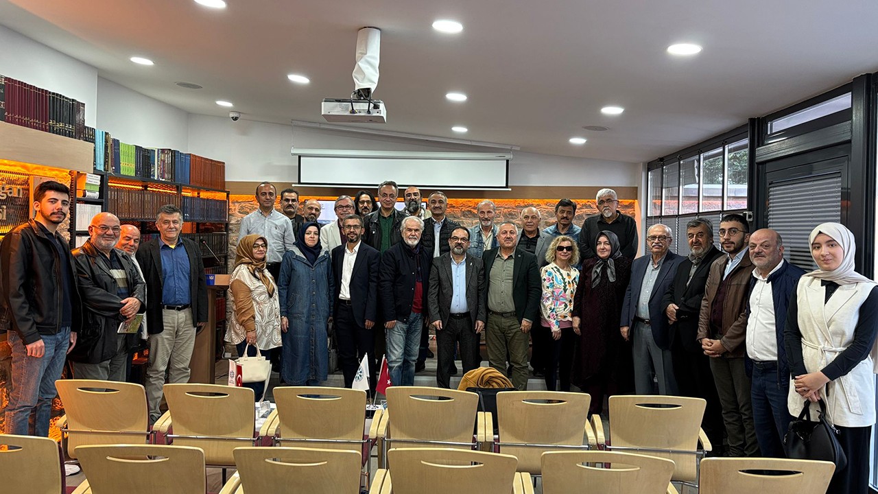 Gazeteci-Yazar Köseoğlu, “Yazarın Aynası” programında yeni kitabı Araf’ta Yahut Arasta üzerine değerlendirmelerde bulundu