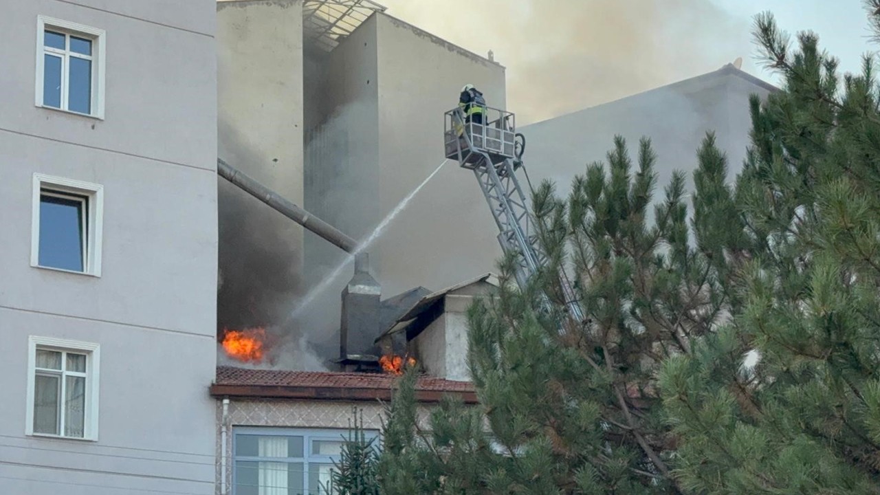 Ereğli’de iş hanının çatısında yangın paniği