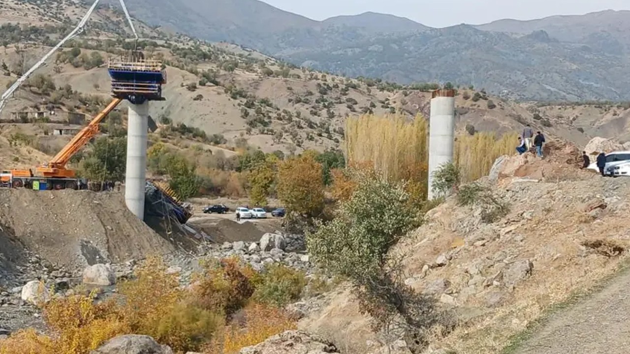 Viyadük inşaatında çökme: Üç işçi yaşamını yitirdi