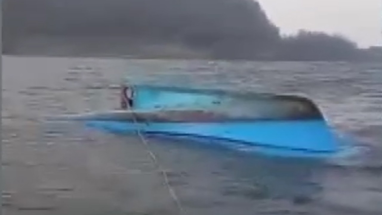 Giresun açıklarında tekne alabora oldu; 1 kişi öldü, 2 balıkçı kurtarıldı: o anlar kamerada