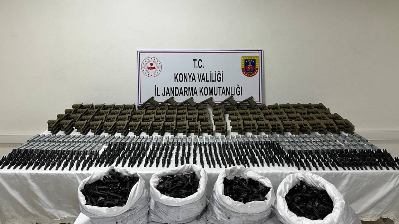 Konya'da ağaçların arasında saklanmış tabanca parçaları ele geçirildi