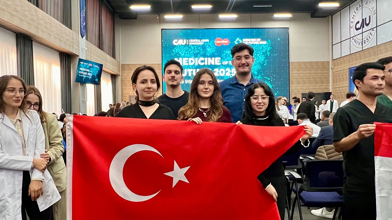 NEÜ’lü genç doktor adaylarından Taşkent’te örnek performans