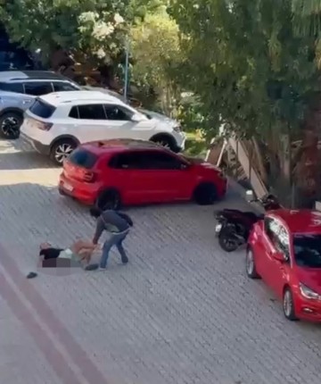 Yaşlı adamı sokak ortasında defalarca bıçaklayıp öldürdü: O anlar kamerada