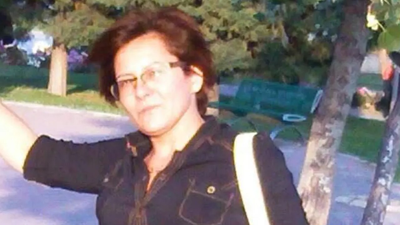 Beslediği 30 kedisiyle birlikte öldü