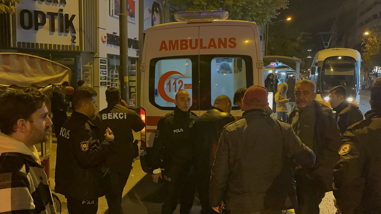 "Dur" ihtarına uymayan ehliyetsiz motosiklet sürücüsü, bekçiye çarptı