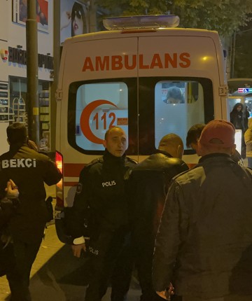 "Dur" ihtarına uymayan ehliyetsiz motosiklet sürücüsü, bekçiye çarptı