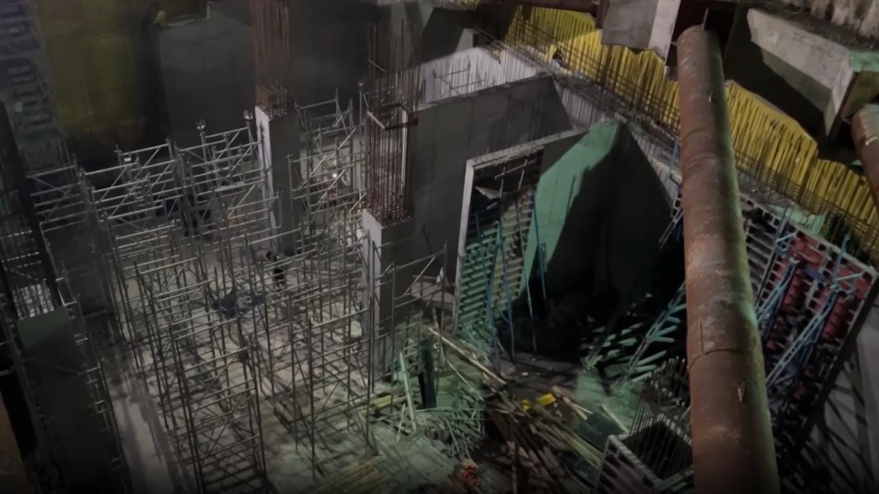 Metro inşaatında iskele çöktü