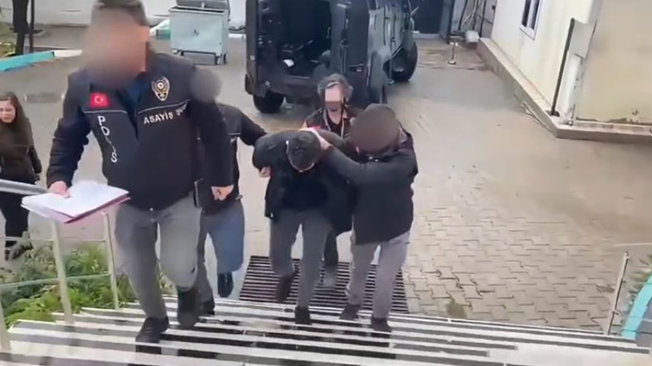 Evine gelen kişiyi baltayla öldüren şüpheli tutuklandı