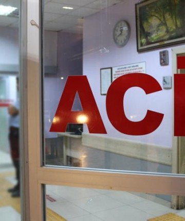 Hamburger ve midye yedikten sonra rahatsızlanan 4 arkadaş hastaneye kaldırıldı