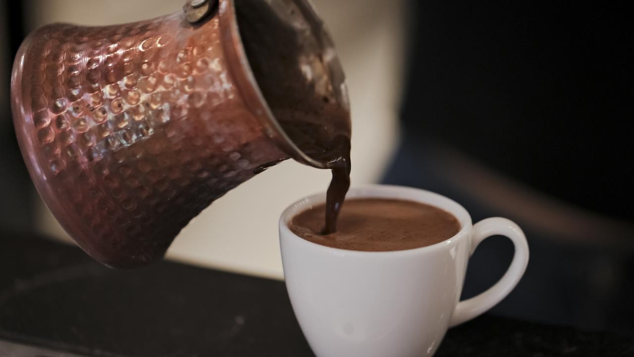 Kahve içen genç mühendis yoğun bakıma alındı