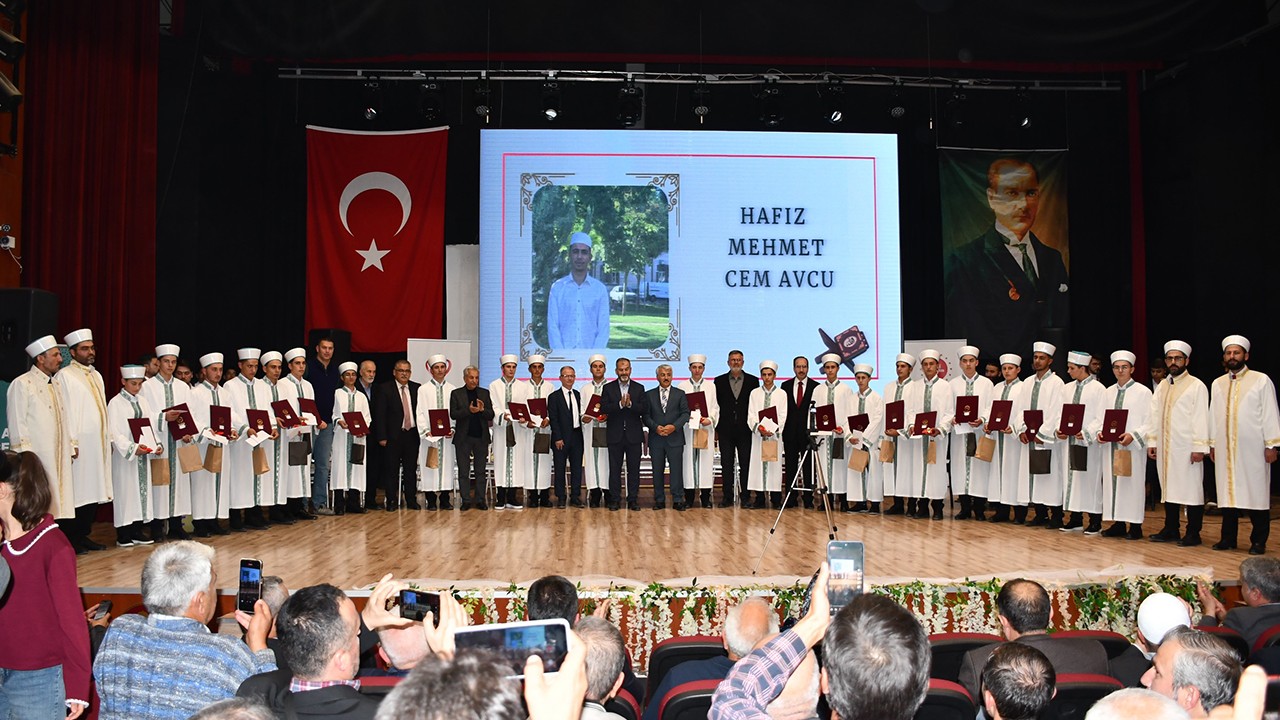 Akşehir'de 22 hafız için icazet merasimi