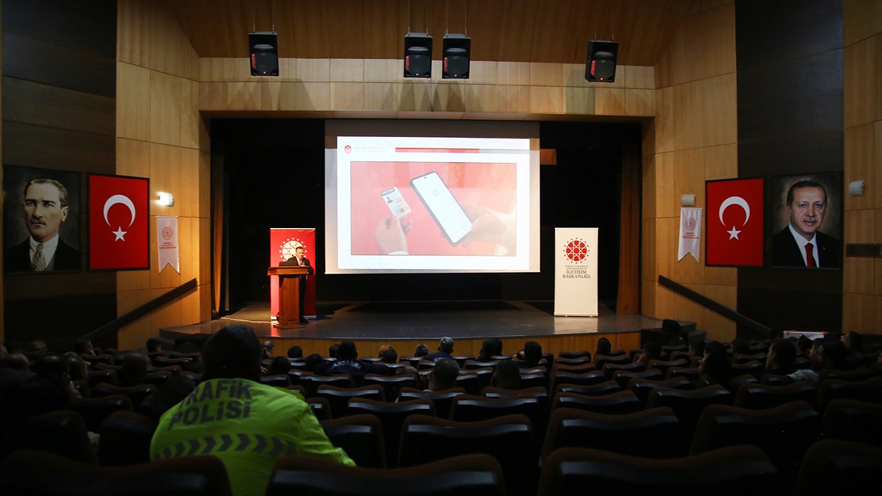 Karaman’da Emniyet ve Jandarma personeline “Basın Kartı” tanıtıldı