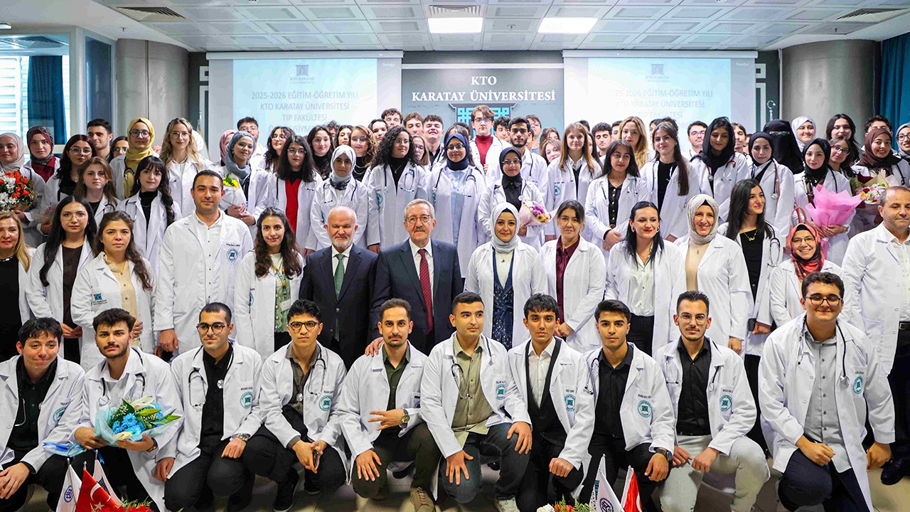 Konya'da geleceğin hekimi tıp fakültesi 1. sınıf öğrencileri beyaz önlüklerini giydi