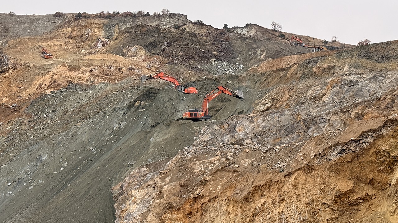 Demir madeni ocağında göçük! Şantiye müdürünü arama çalışmaları sürüyor