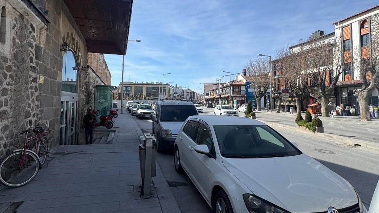 Karapınar'da polisten hatalı park denetimleri