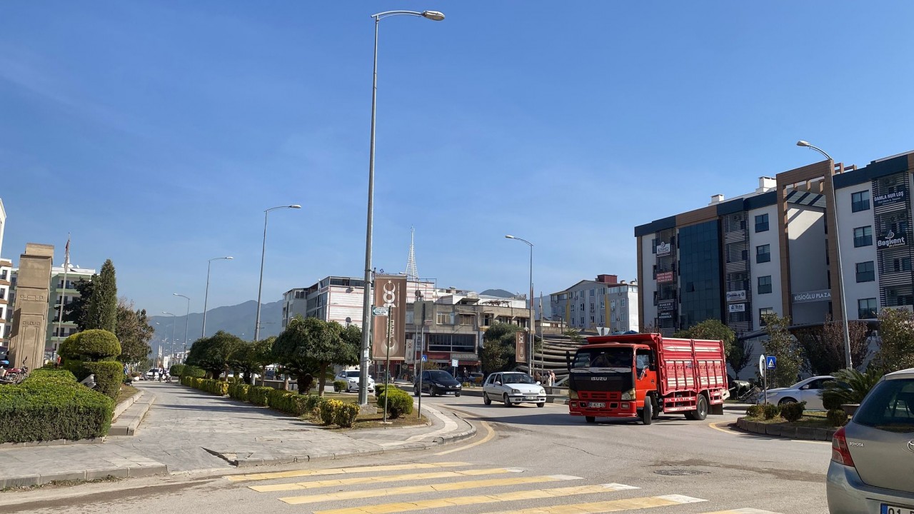 Osmaniye'de 4.4 büyüklüğünde deprem! Panik anları kamerada