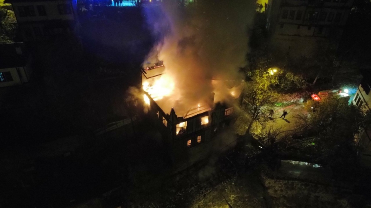 150 yıllık tarihi konak küle döndü