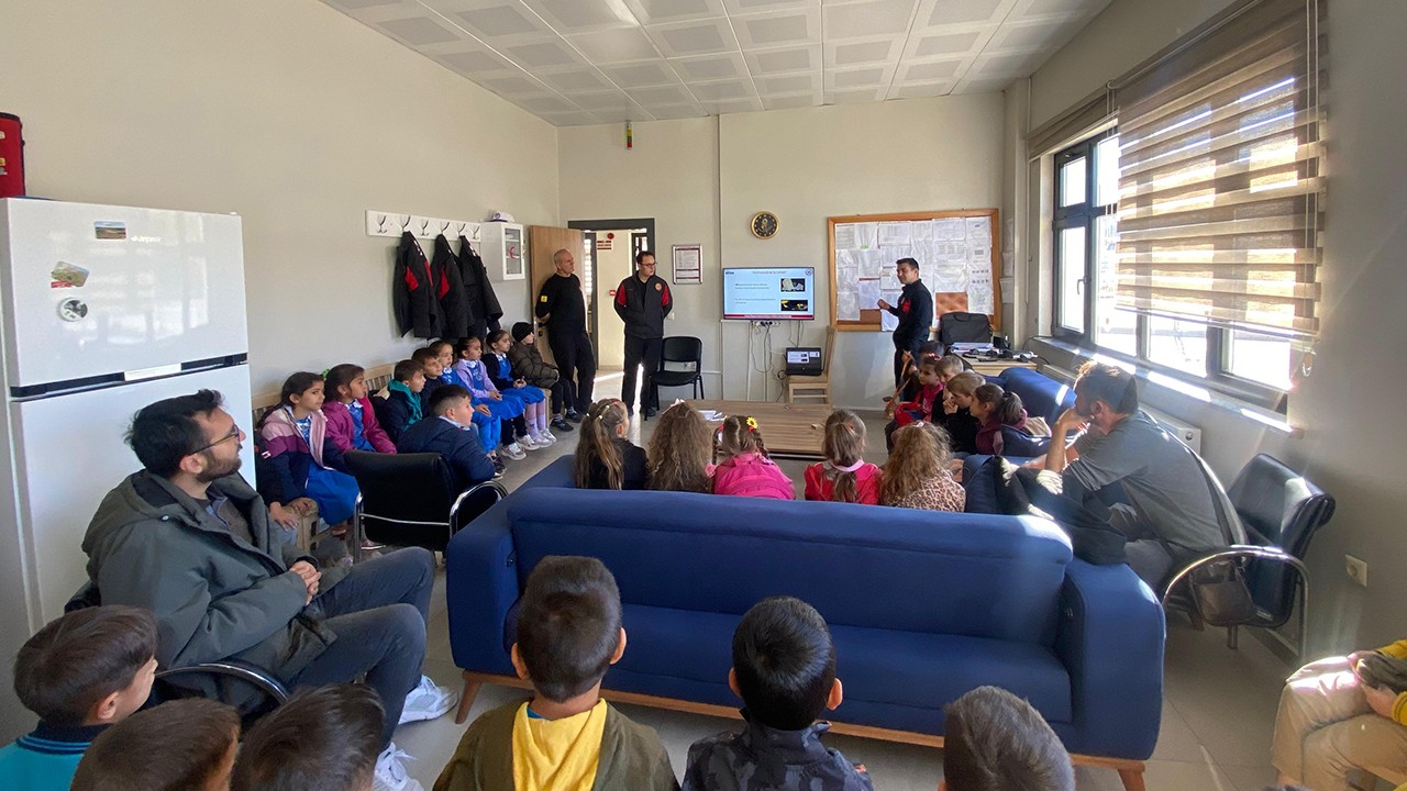 Bozkır'da küçük öğrencilere 'Afet ve Yangın Farkındalığı' eğitimi