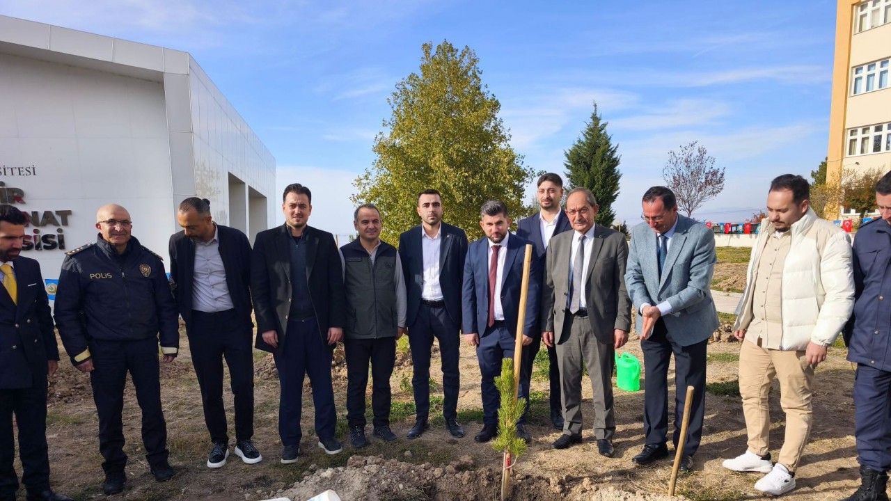 Beyşehir'de fidanlar toprakla buluştu