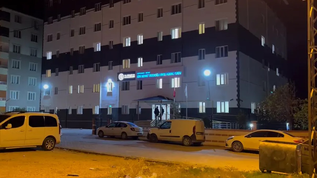 Yurtta akşam yemeğinin ardından 70 öğrenci hastaneye kaldırıldı