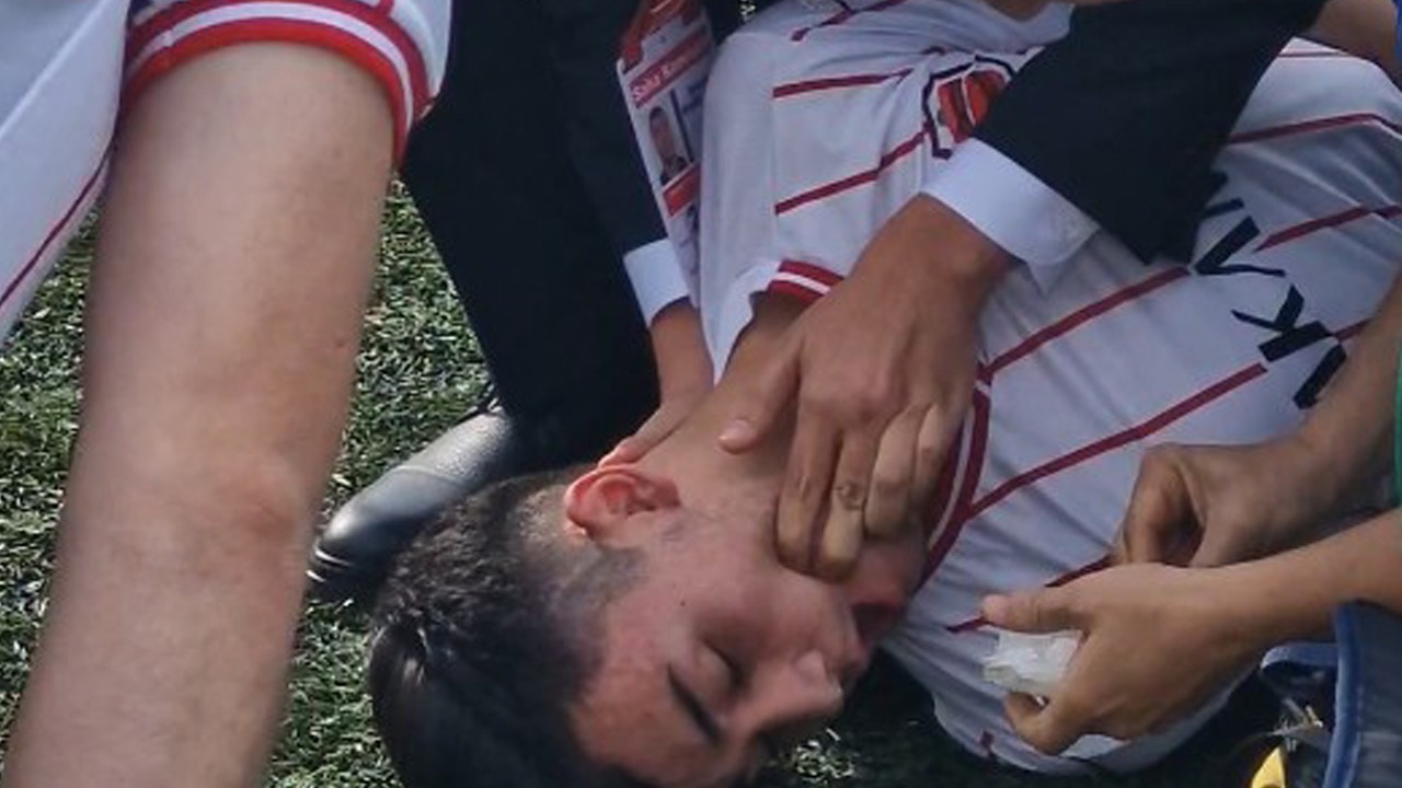 Amatör maçta futbolcu bilincini kaybetti