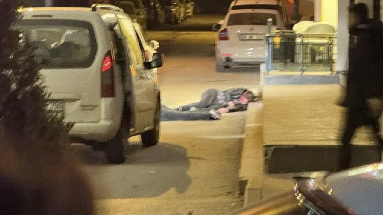 Avukat, tartıştığı baba ile oğlunu sokak ortasında öldürdü