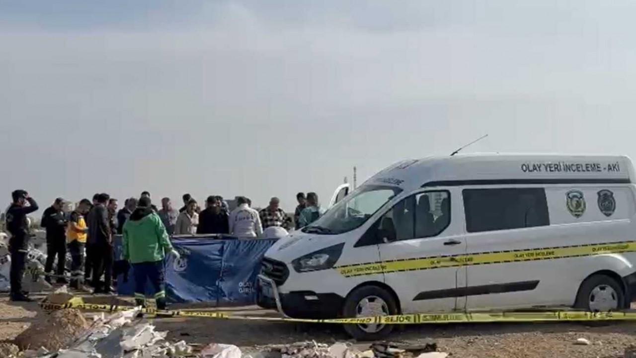 Çekyat içerisinde bıçaklanmış halde erkek cesedi bulundu