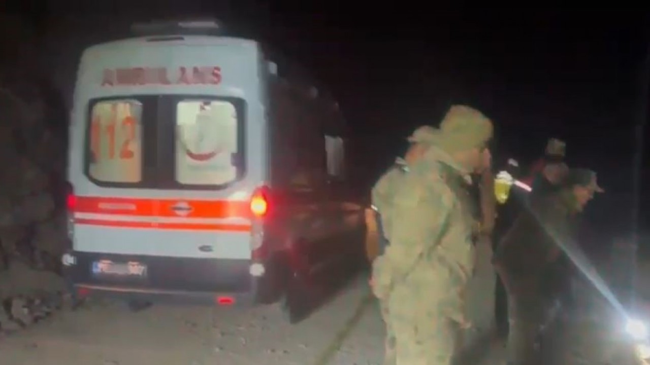 Çalışma yapan kamyon devrildi! Sürücüsü hayatını kaybetti