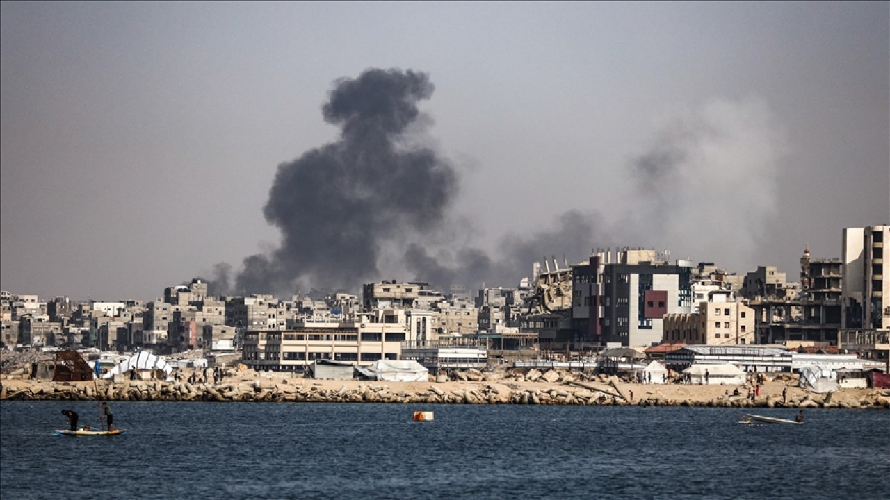 İsrail ordusu Gazze kentinde konutları yıktı, Han Yunus'u topçu atışıyla bombaladı