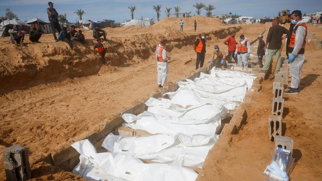 Katil İsrail'in Gazze'ye saldırılarında can kaybı 69 bin 775'e yükseldi