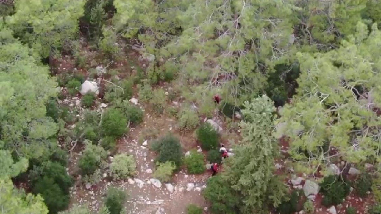 Yürüyüş sırasında kaybolan 2 genç, 15 saat sonra JAK timleri tarafından bulundu