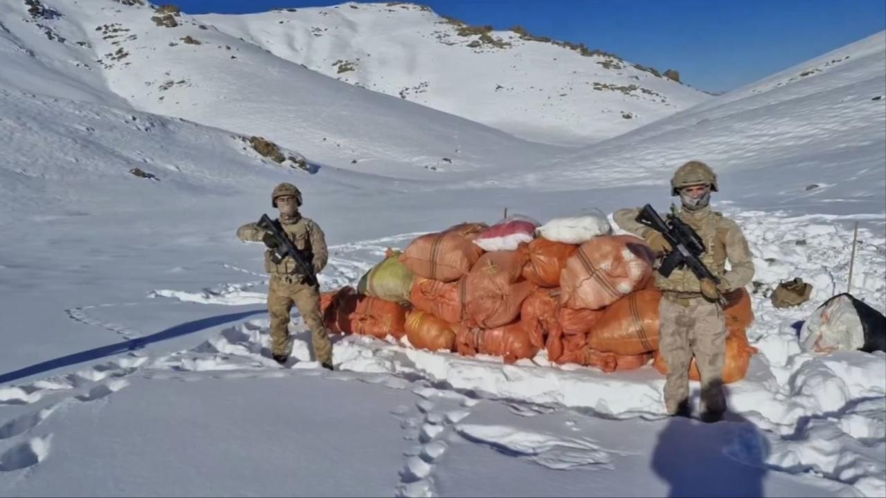 Hakkari'de 378 kilogram, Ağrı'da 773 litre uyuşturucu madde ele geçirildi