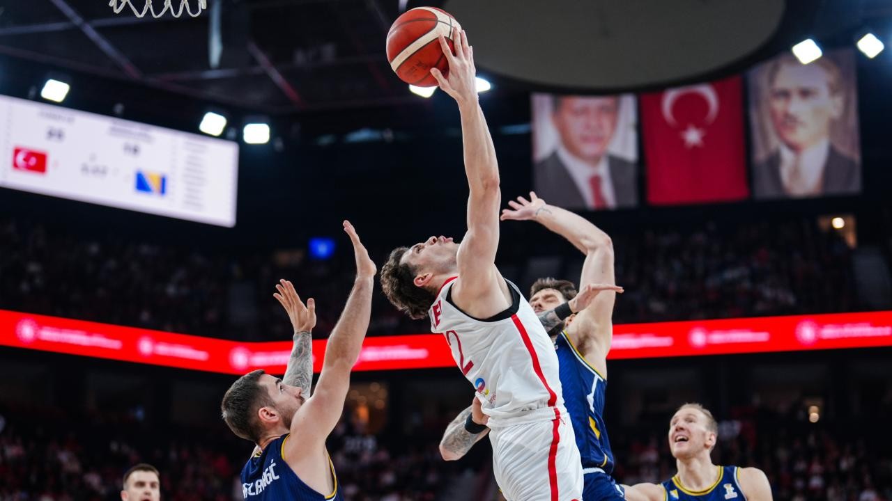 12 Dev Adam galibiyetle başladı