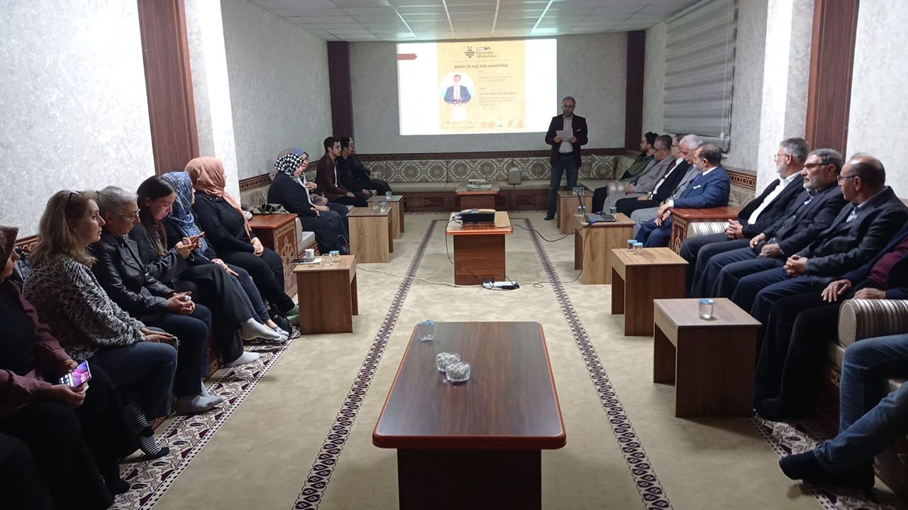 Konya öğretmen akademileri, kültür ve bilim insanlarını öğretmenlerle buluşturuyor