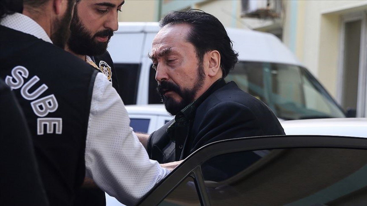 Adnan Oktar'ı öven sosyal medya hesaplarına soruşturma