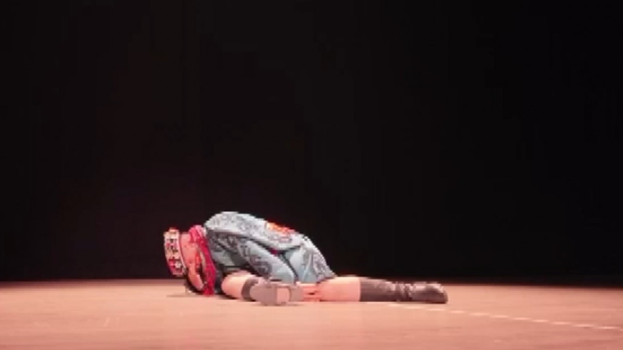 Gösteri sırasında ters hareket yapan dansçının çapraz bağları koptu