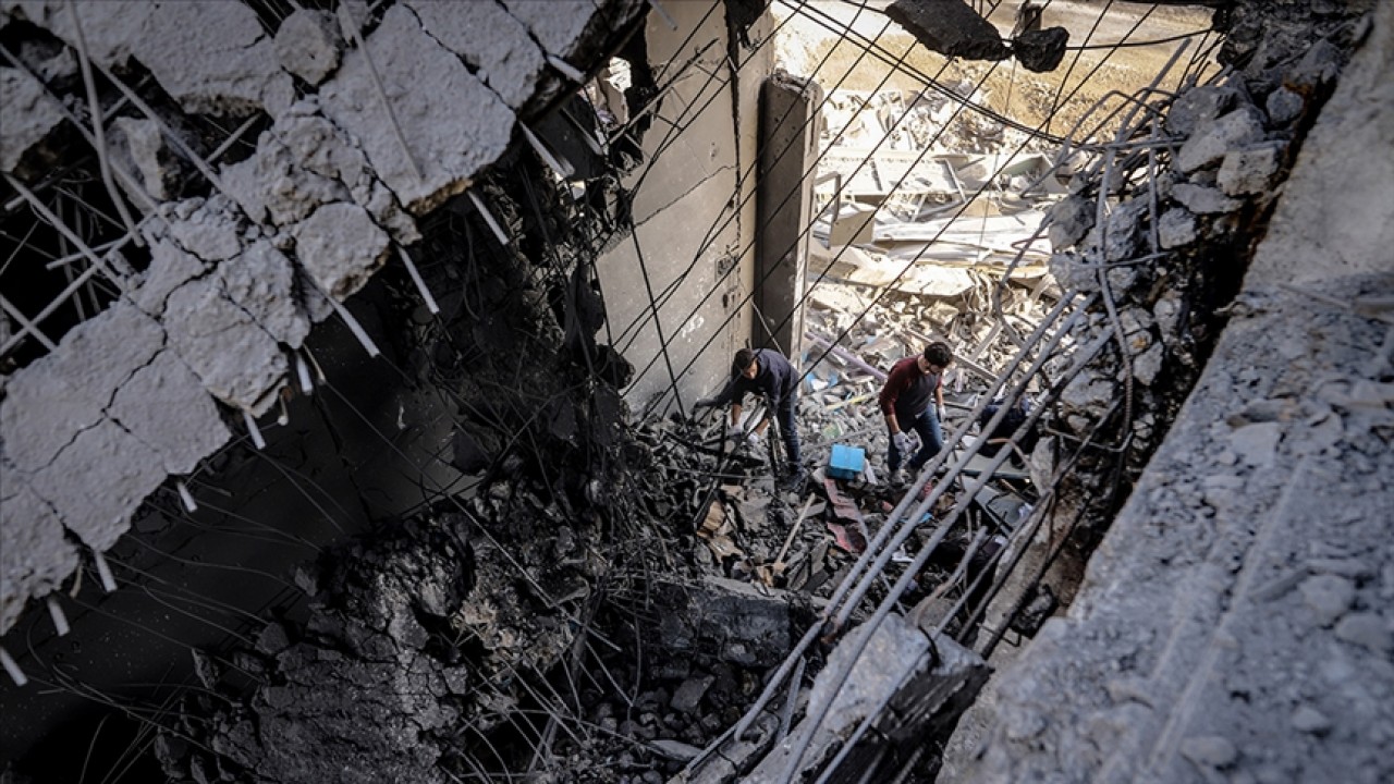 İsrail ateşkese rağmen, Gazze’nin birçok bölgesine yoğun saldırılar düzenledi