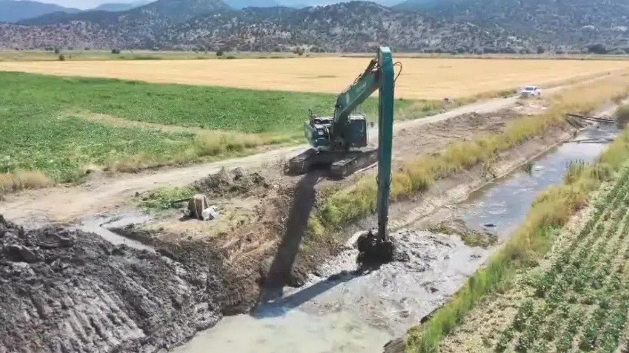 DSİ Seydişehir'de drenaj kanallarını temizledi