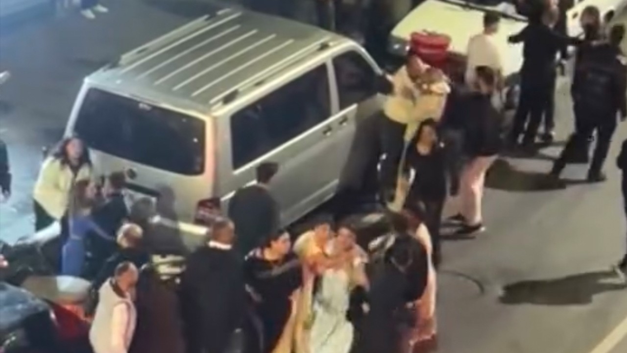 Düğün salonundaki laf atma kavgası sokağa taştı: O anlar kamerada