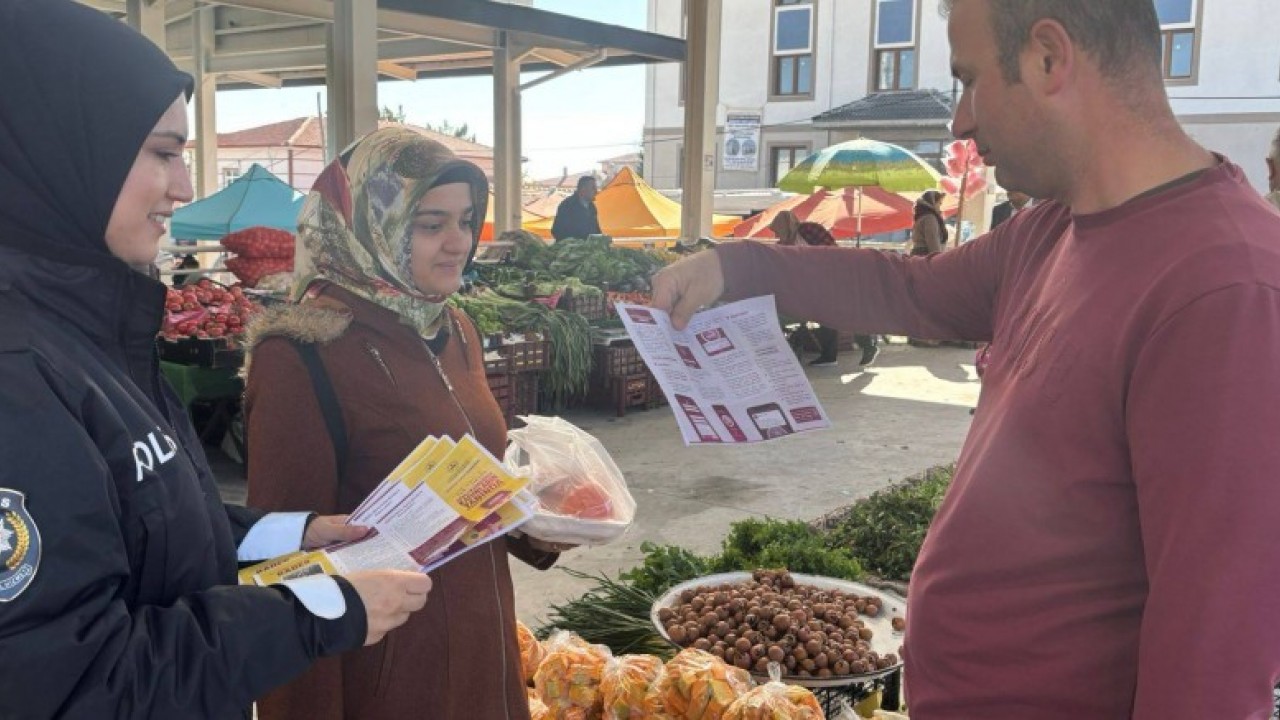Yunak’ta kadına şiddetle mücadele için pazarda bilgilendirme çalışması
