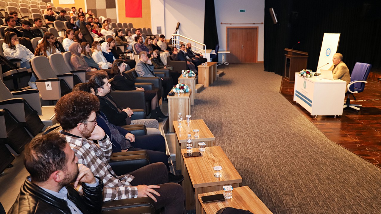 Cumhurbaşkanlığı Klasik Türk Müziği Korosu Şefi Mehmet Güntekin NEÜ’de öğrencilerle buluştu