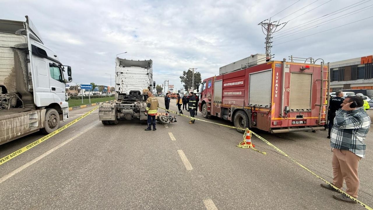 Tırın çarptığı motosikletteki anne ve bebeği öldü, 3 kişi yaralandı