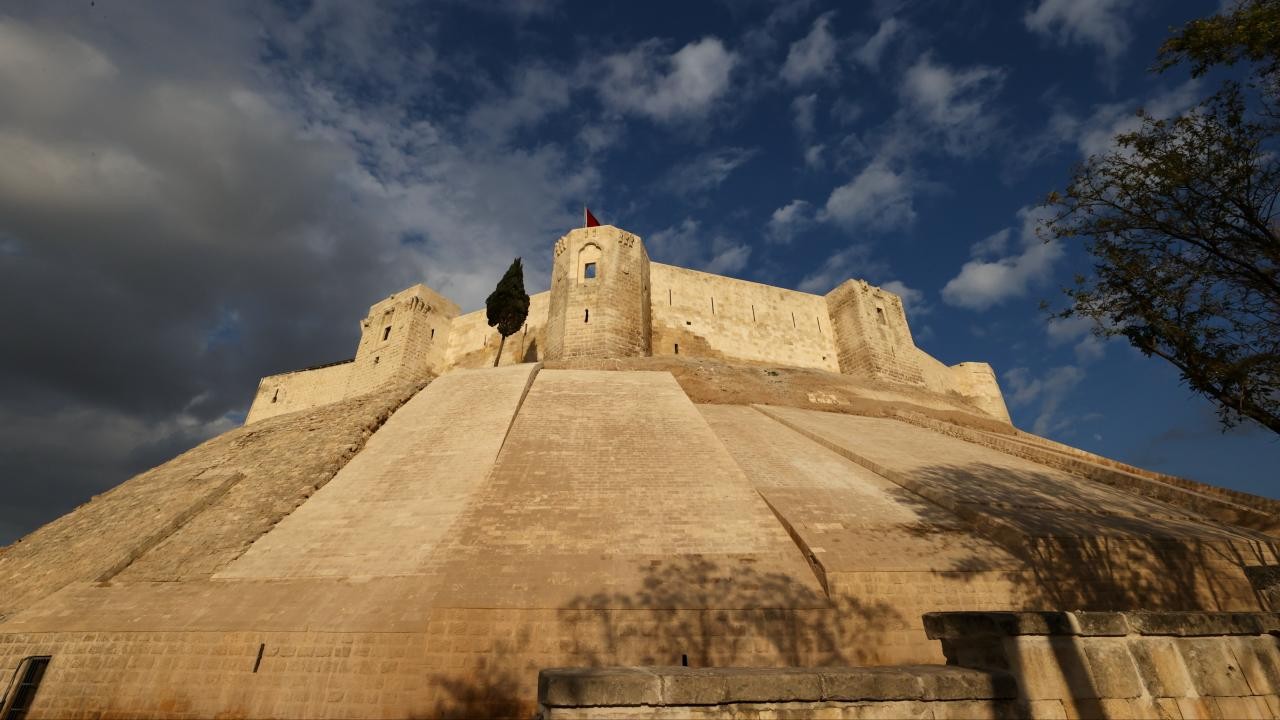 Depremde hasar gören Gaziantep Kalesi'nin restorasyonu tamamlandı