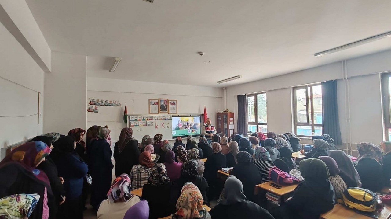 Konya'da “En İyi Narkotik Polisi Anne” semineri düzenlendi