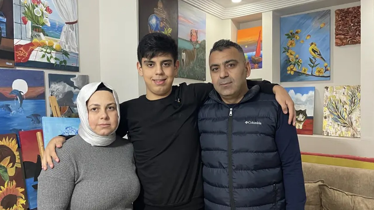 Otizmli çocuk ressam Okan'ın engelsiz yolculuğu