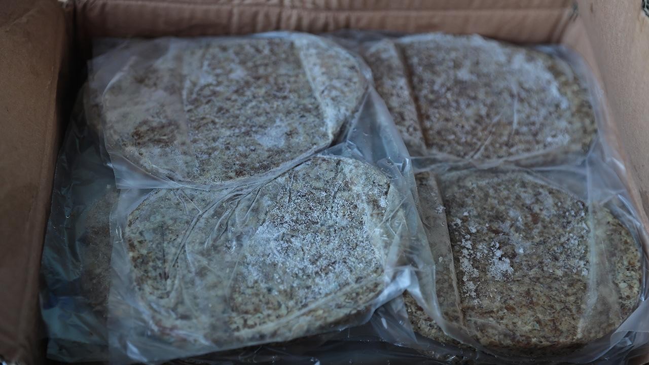 Soğuk zincire aykırı taşınan etler otobüs bagajından çıktı