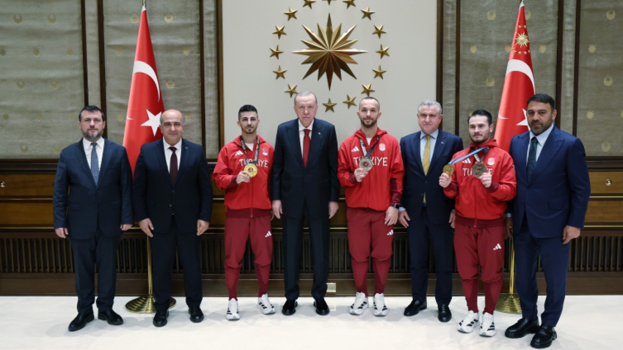 Cumhurbaşkanı Erdoğan madalya kazanan sporcuları kabul etti