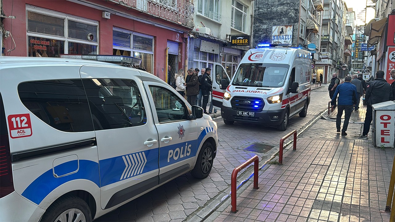 Kardeşiyle birlikte arkadaşını bıçakladı