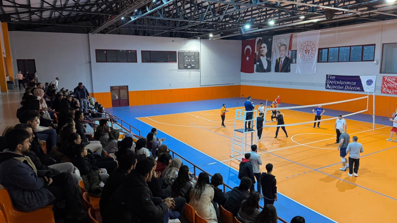 Kulu'da sağlık çalışanlarına yönelik voleybol turnuvası
