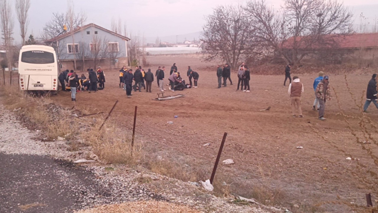 Öğrenci servisi ile kamyonet çarpıştı: 14 yaralı